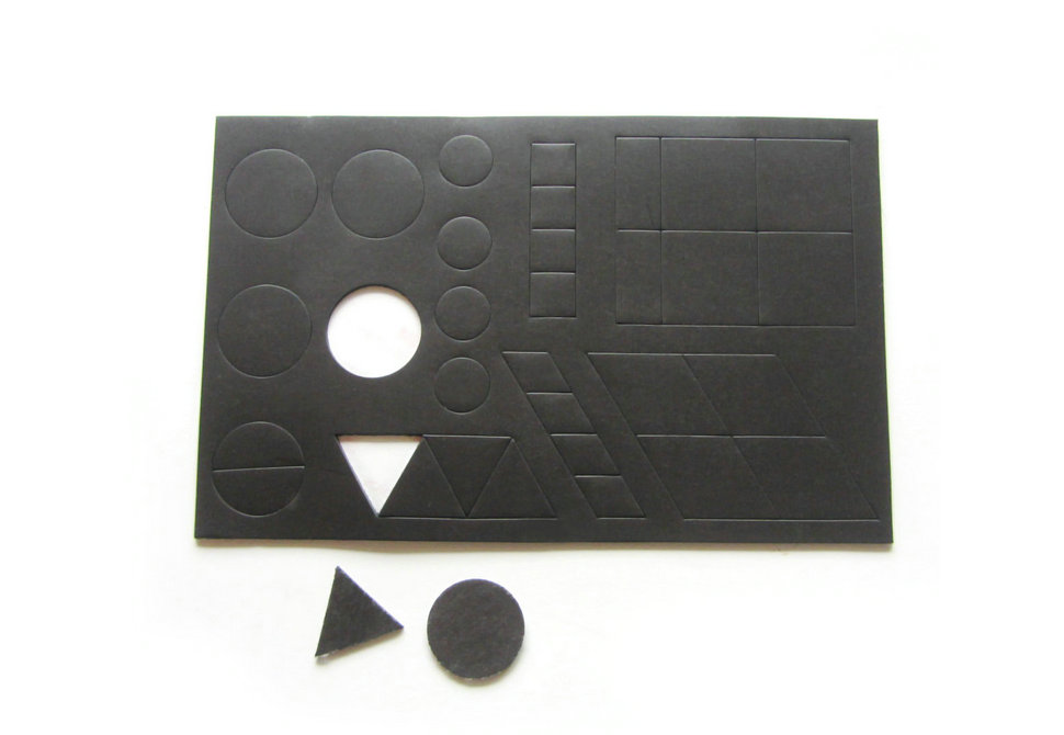 Magnetic sheet with pre-cut